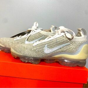 Nike womens Air VaporMax sneaker size 6.